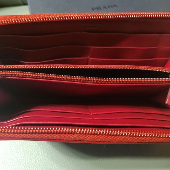 Prada Red Leather Wallet. - Picture 6 of 9